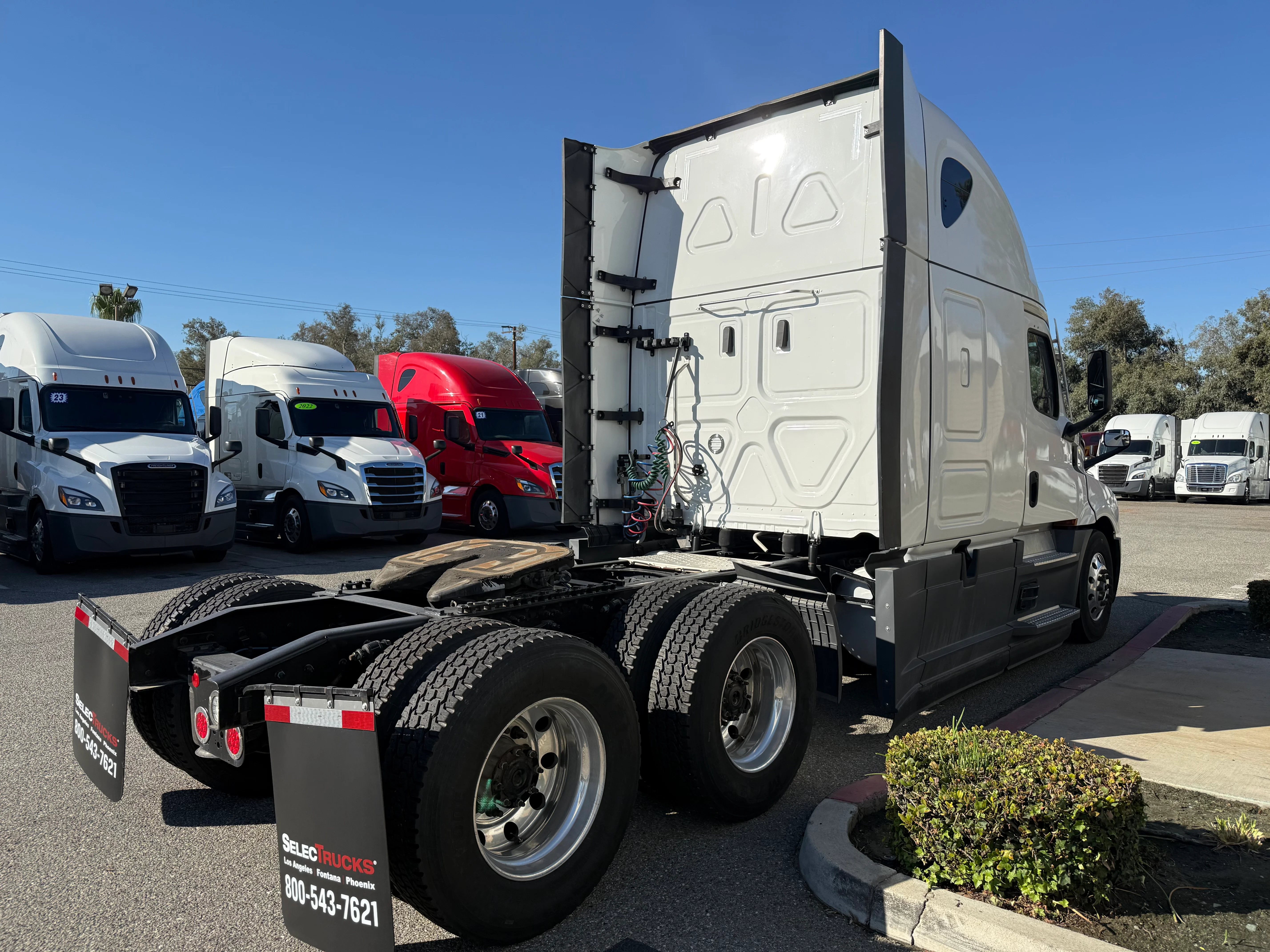 2023 Freightliner Cascadia in Selectrucks Fontana, CA — photo 7