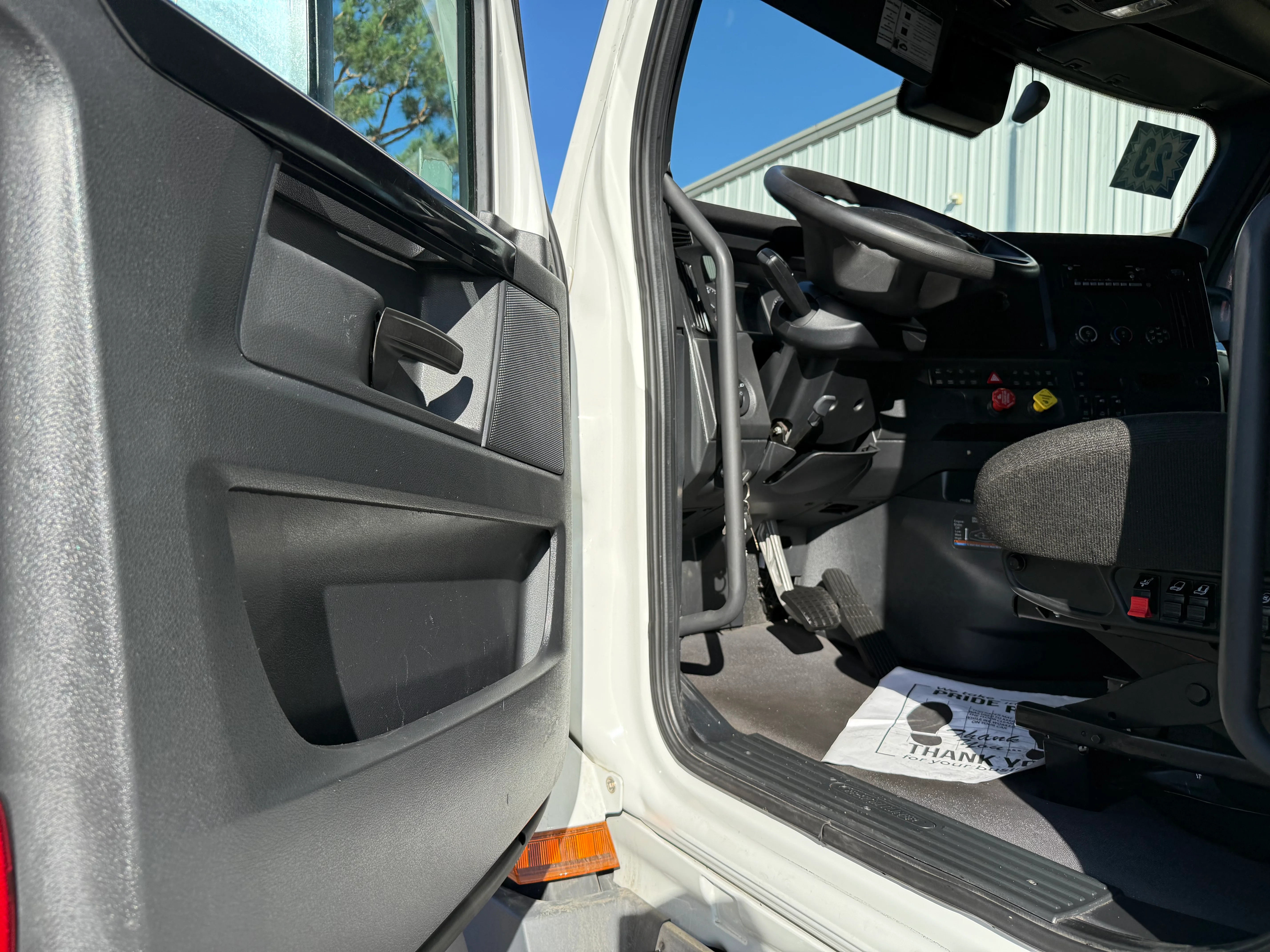 2023 Freightliner Cascadia in Selectrucks Fontana, CA — photo 18