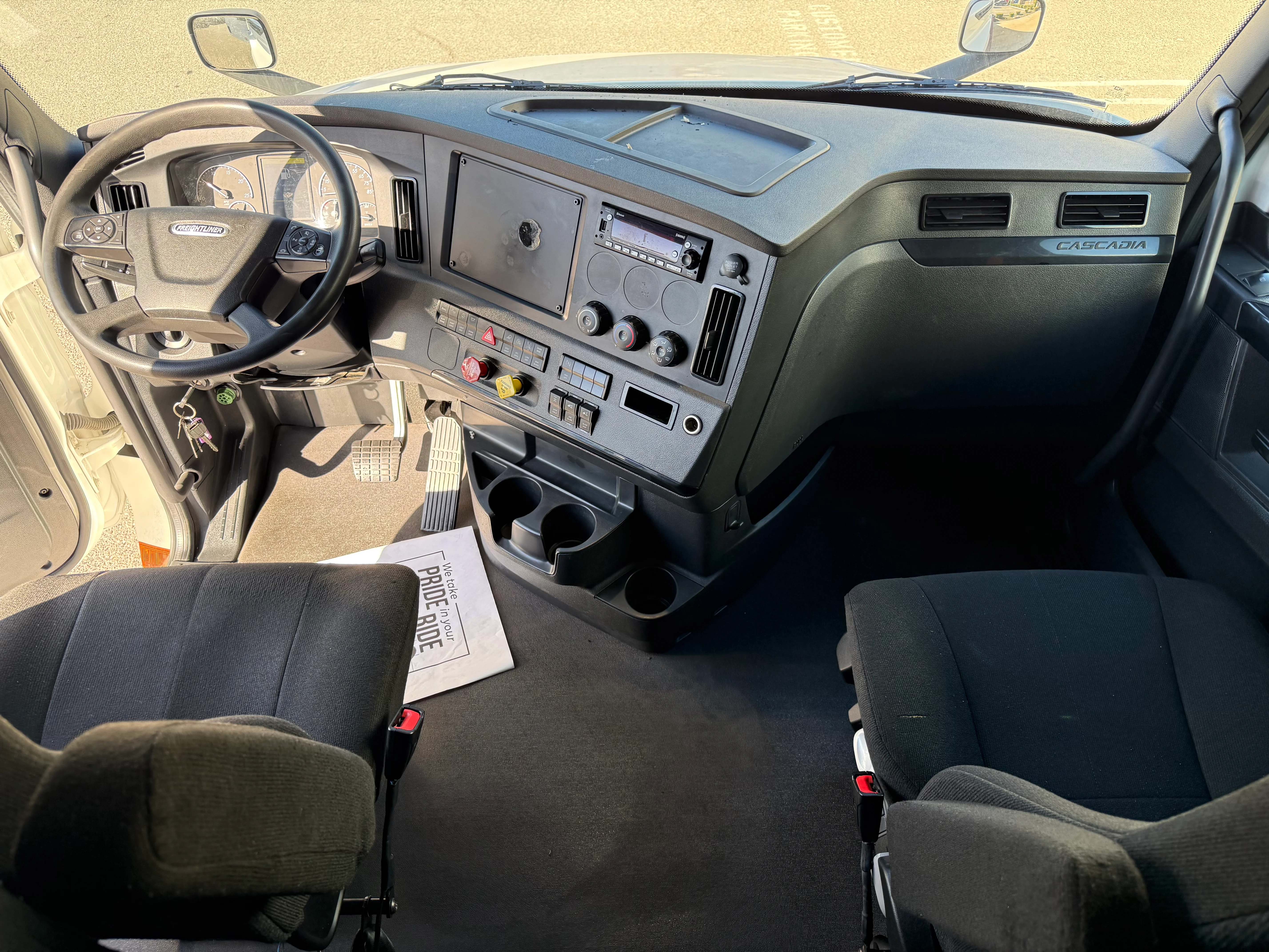 2023 Freightliner Cascadia in Selectrucks Fontana, CA — photo 16