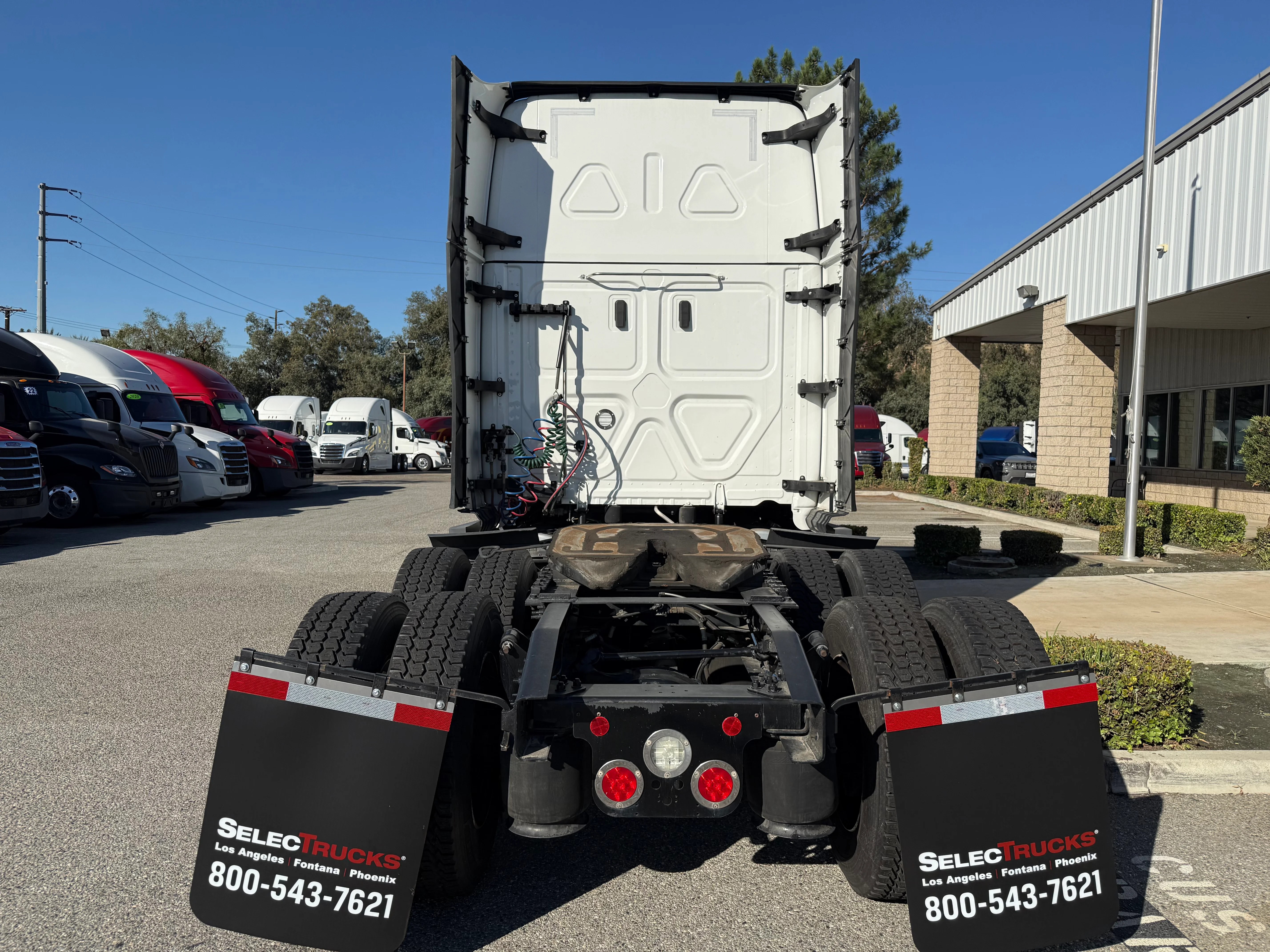 2023 Freightliner Cascadia in Selectrucks Fontana, CA — photo 5