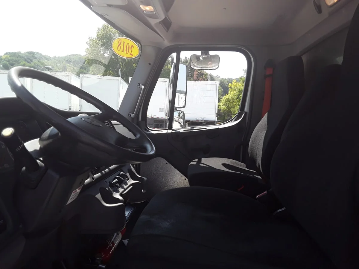 2018 Freightliner M2 106 - image 8