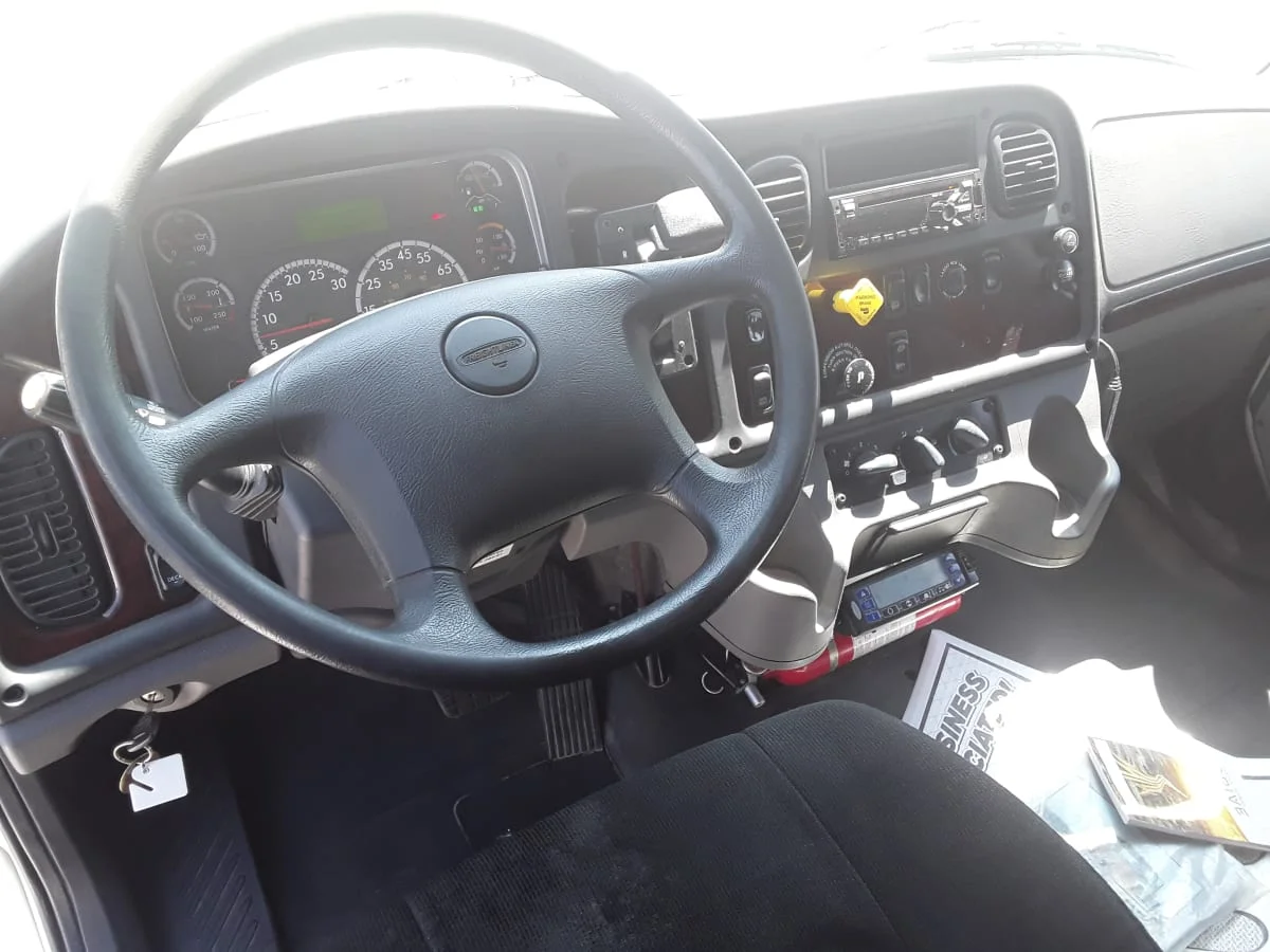 2018 Freightliner M2 106 - image 11