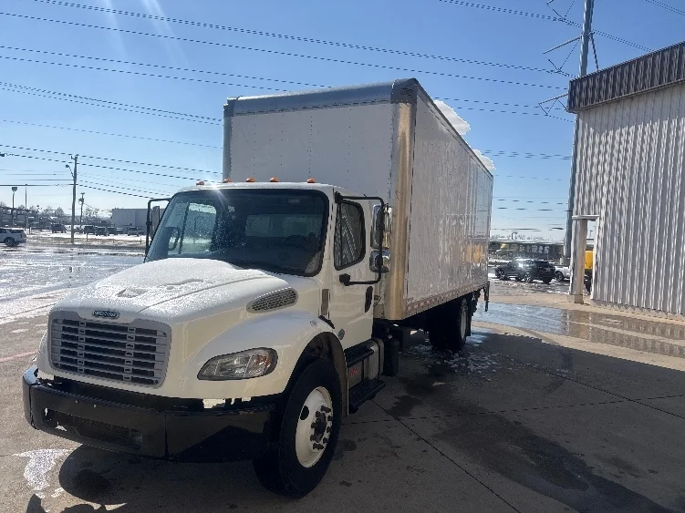 2020 Freightliner M2 106 - image 3