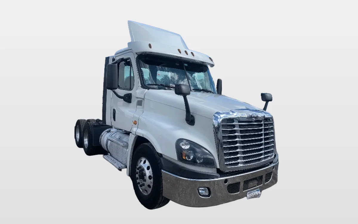 2019 Freightliner Cascadia - image 1