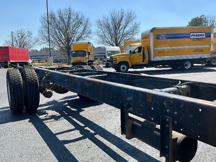 2019 Hino 338 - image 9