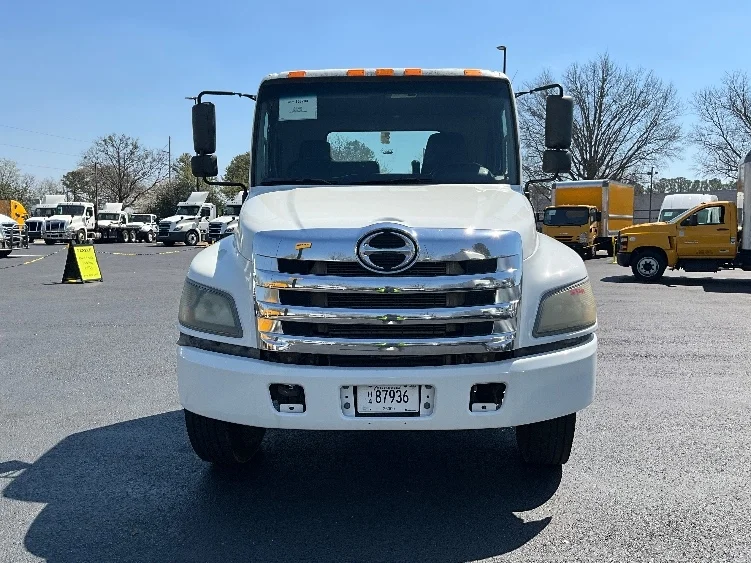 2019 Hino 338 - image 2