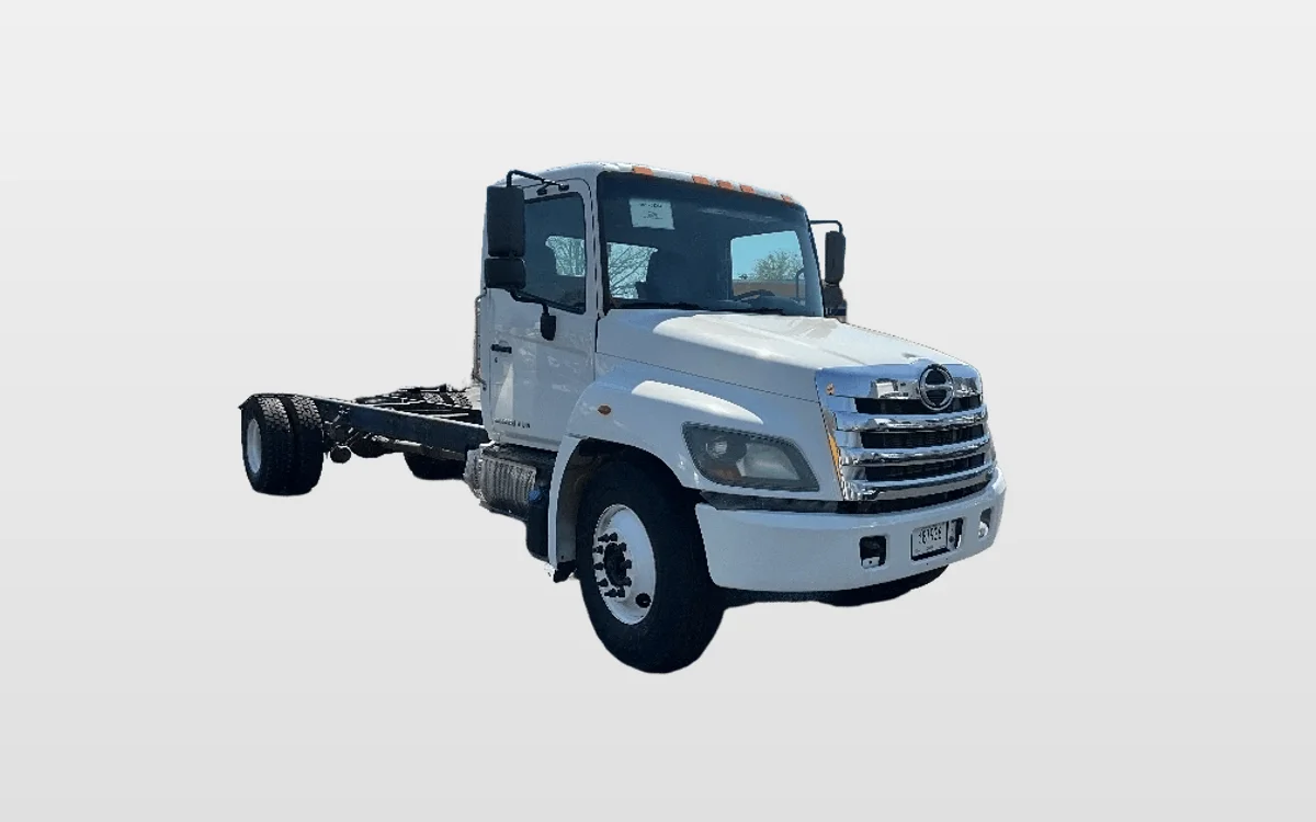 2019 Hino 338 - image 1