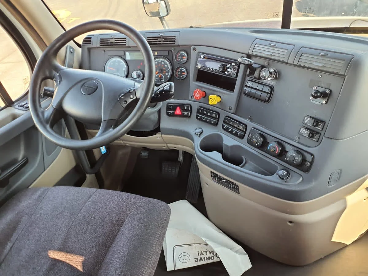 2018 Freightliner Cascadia in Bolingbrook, IL — photo 7