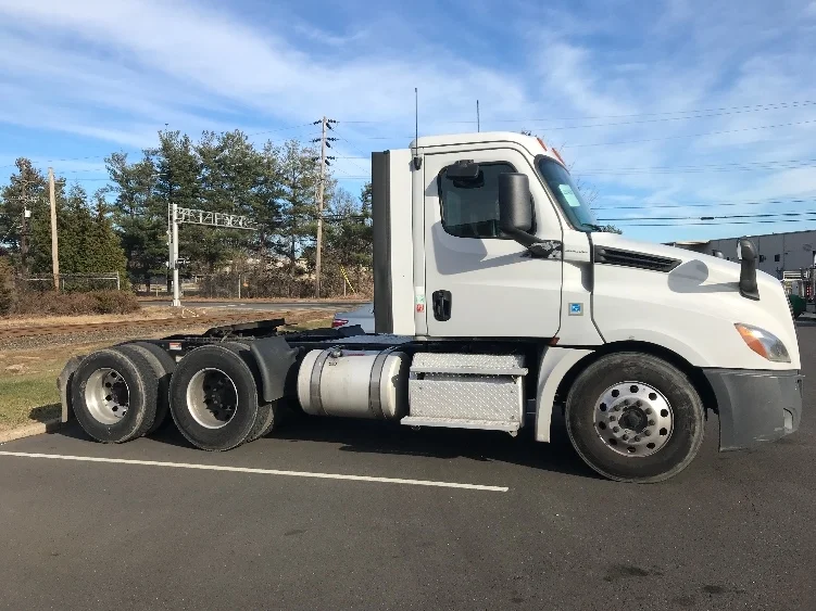 2019 Freightliner Cascadia in Bensalem, PA — photo 8