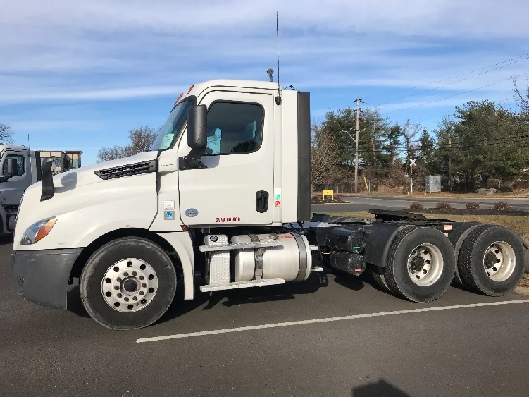 2019 Freightliner Cascadia in Bensalem, PA — photo 4
