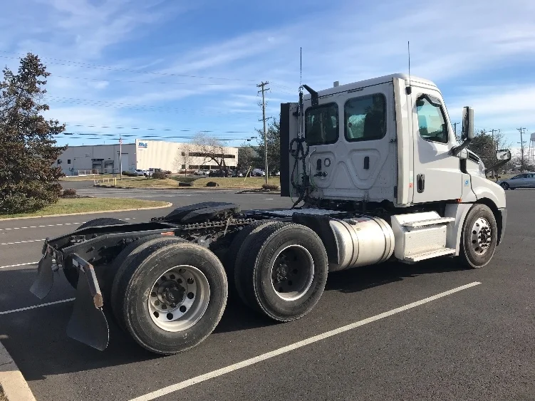 2019 Freightliner Cascadia in Bensalem, PA — photo 7