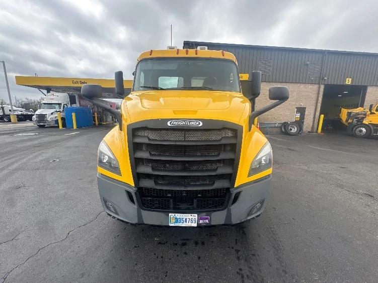 2019 Freightliner Cascadia in Eden, MD — photo 2