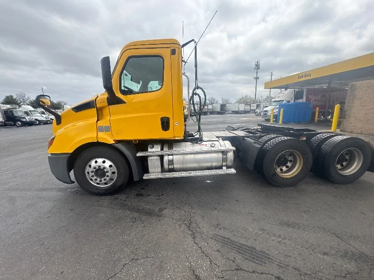 2019 Freightliner Cascadia in Eden, MD — photo 4