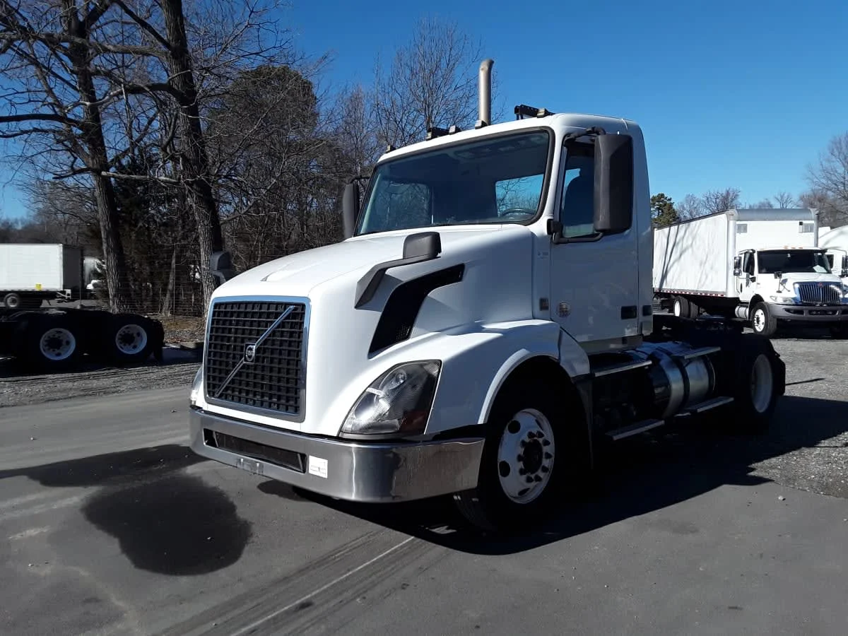 2016 Volvo VNL 860 in Charlotte, NC