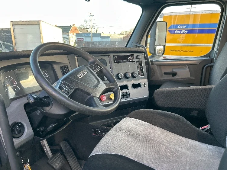 2020 Freightliner Cascadia in Braintree, MA — photo 10