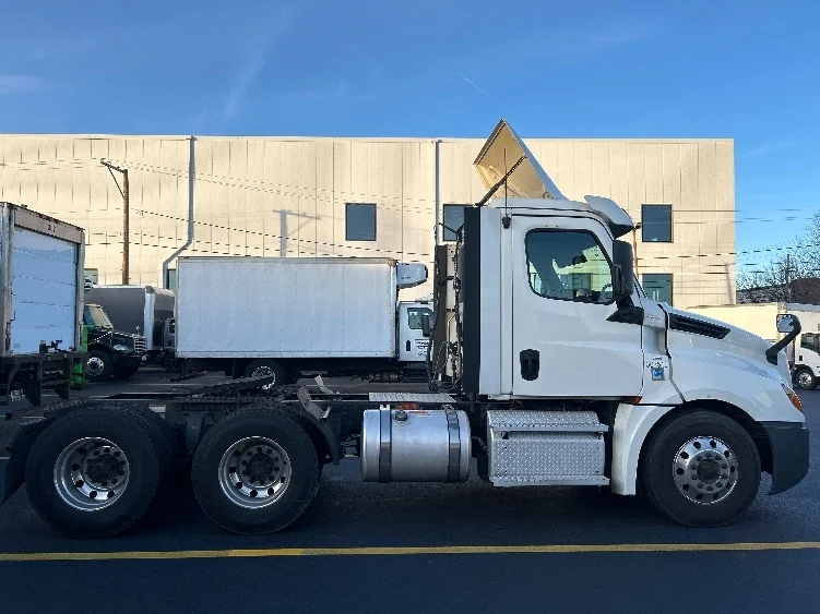 2020 Freightliner Cascadia in Braintree, MA — photo 8