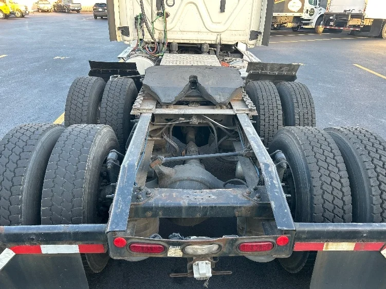 2020 Freightliner Cascadia in Braintree, MA — photo 6