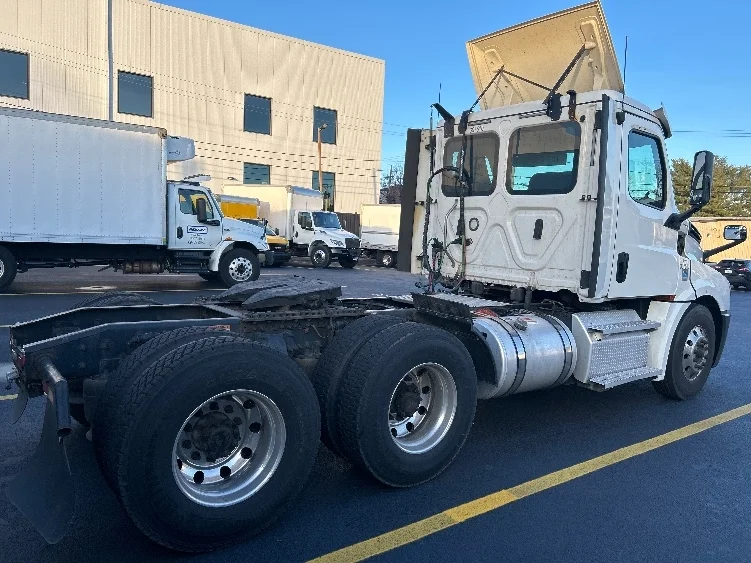 2020 Freightliner Cascadia in Braintree, MA — photo 7