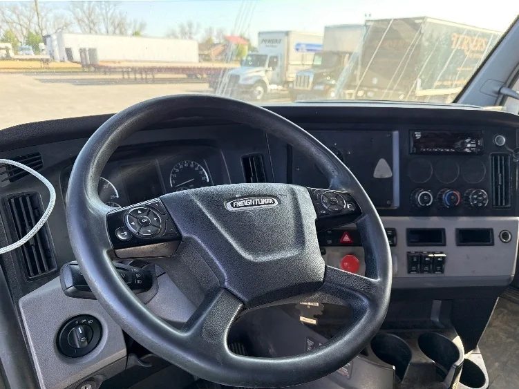 2020 Freightliner Cascadia - image 10