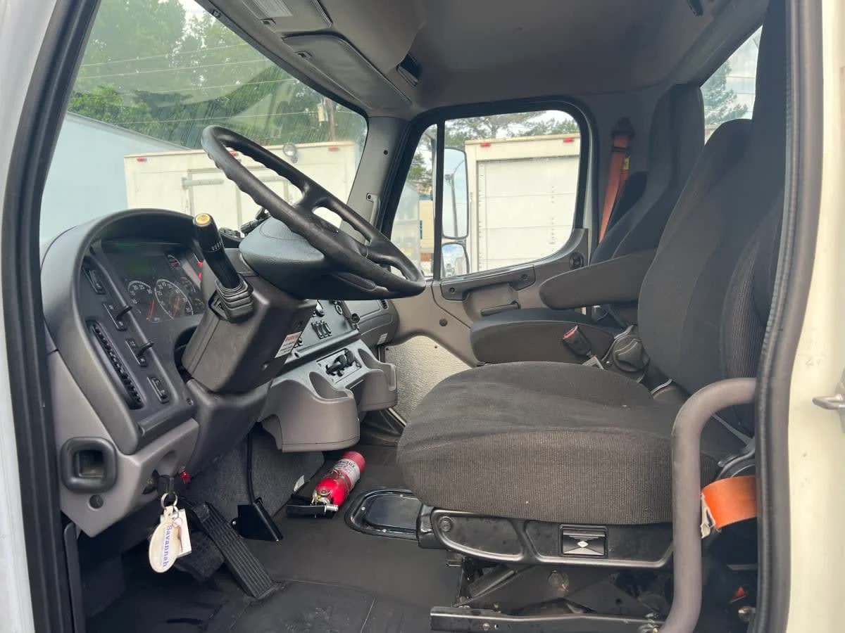 2020 Freightliner M2 106 - image 7