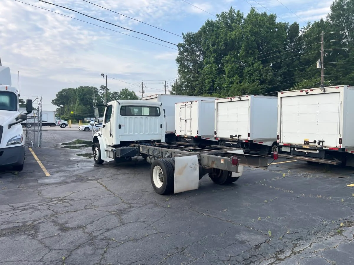 2020 Freightliner M2 106 - image 6