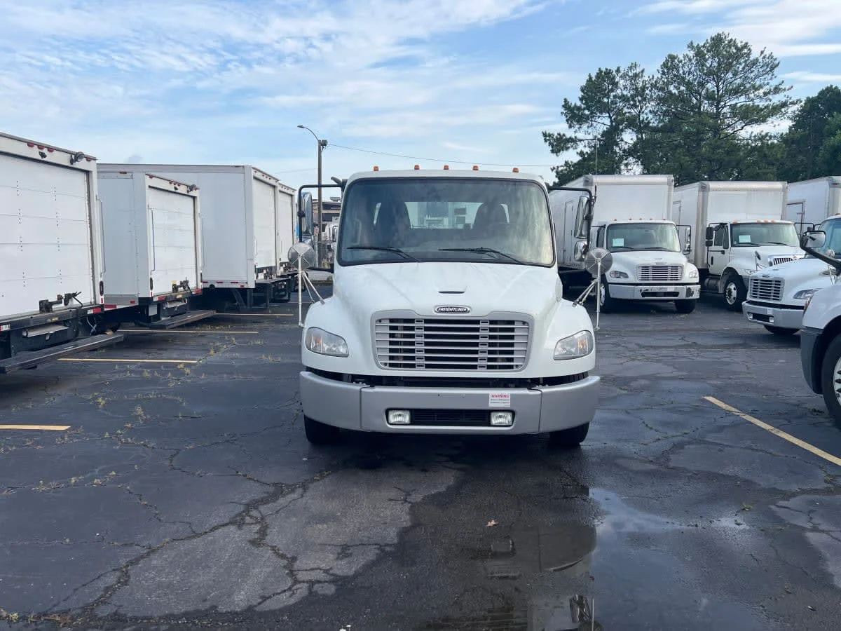 2020 Freightliner M2 106 - image 2