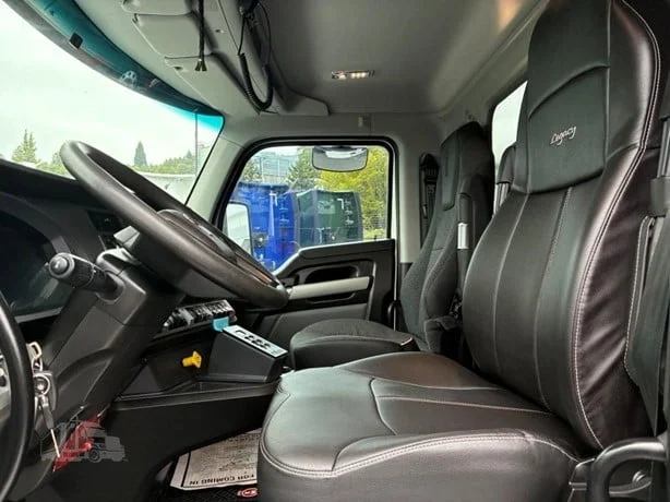 2024 Kenworth T880 in Portland, OR — photo 27