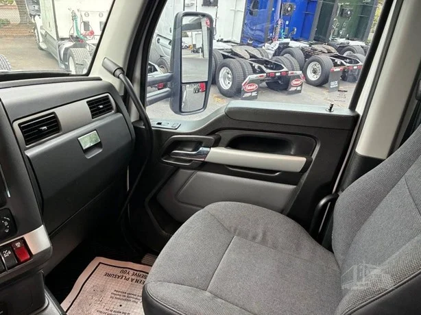 2024 Kenworth T880 in Portland, OR — photo 32
