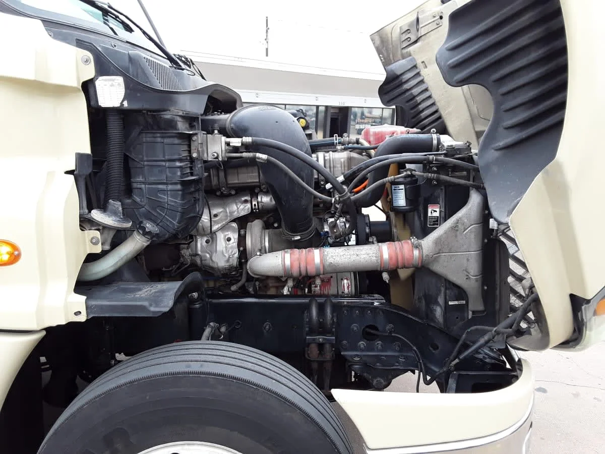 2016 Freightliner Cascadia - image 9