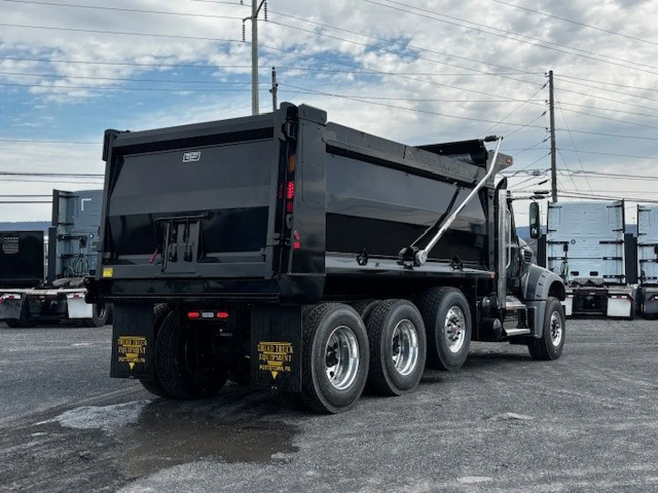 2027 Mack Granite in Dunmore, PA — photo 2