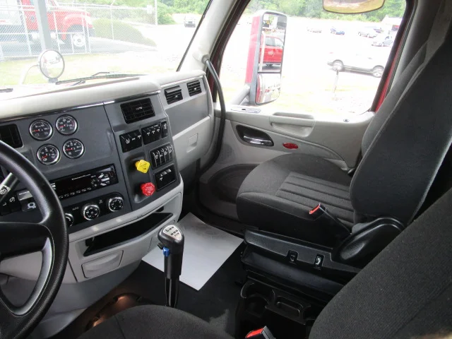 2020 Peterbilt 567 in Butler, PA — photo 11