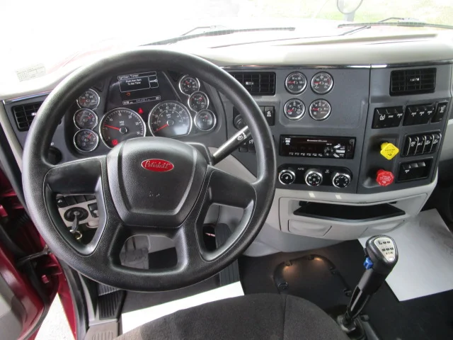 2020 Peterbilt 567 - image 15