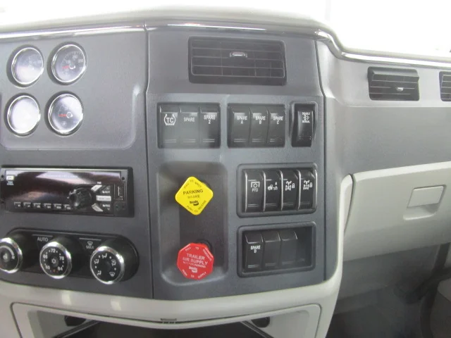 2020 Peterbilt 567 in Butler, PA — photo 12