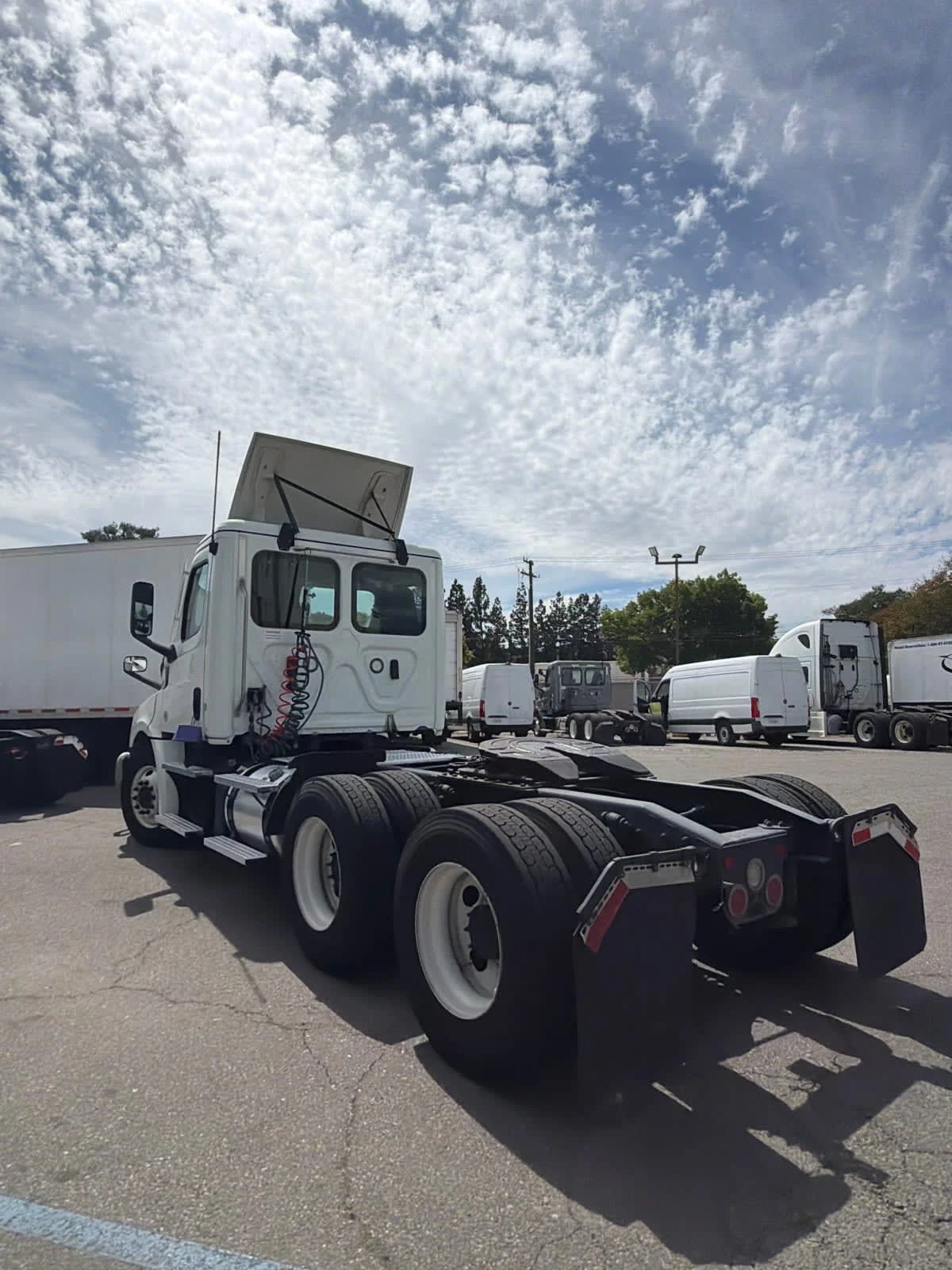 2021 Freightliner Cascadia - image 6