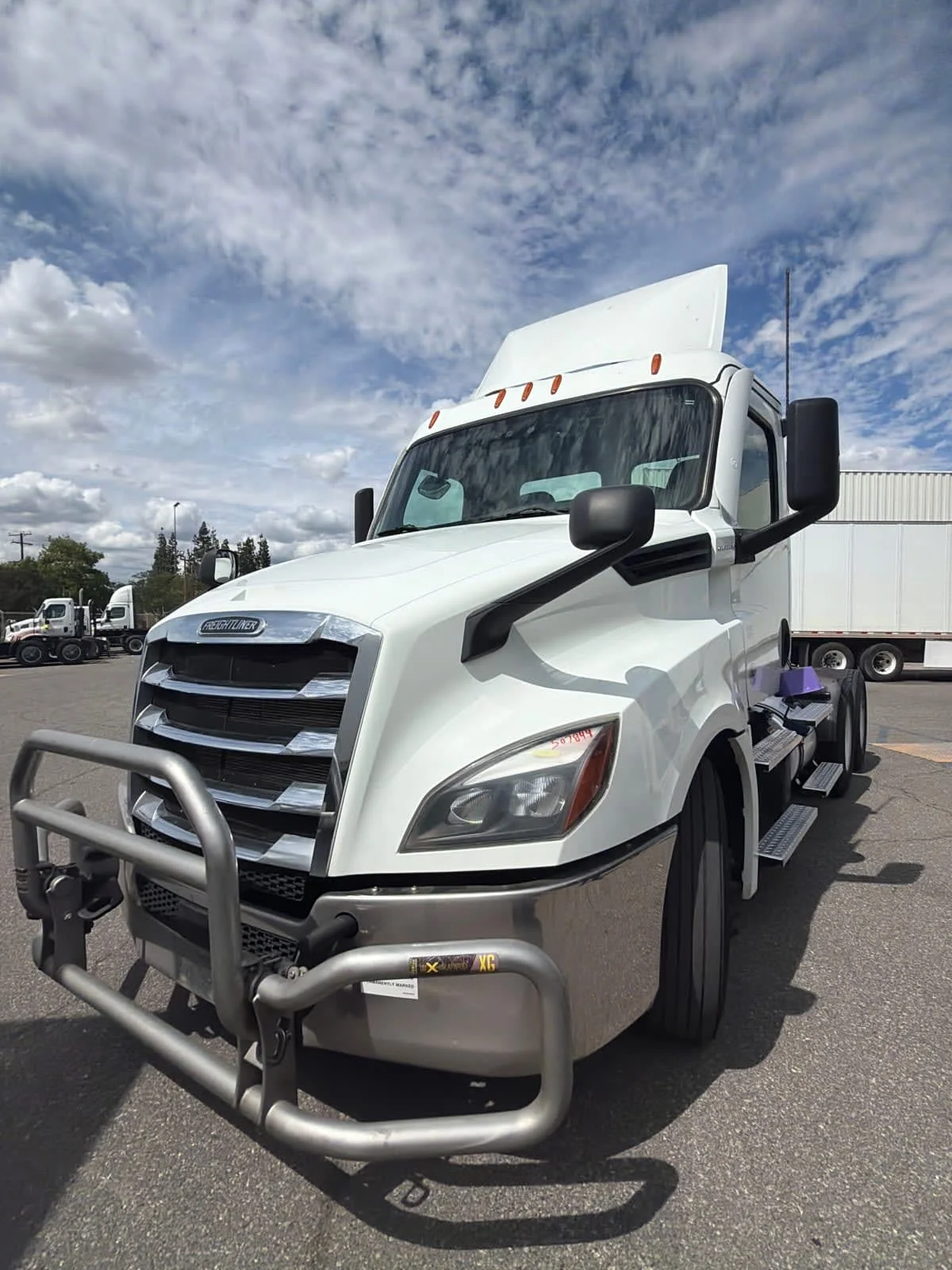2021 Freightliner Cascadia in Pomona, CA