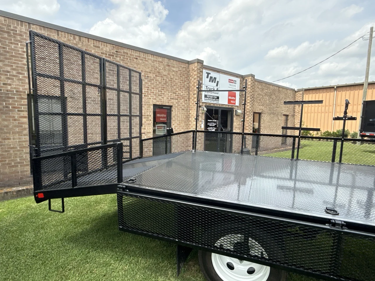 2026 Isuzu NPR in Norfolk, VA — photo 4