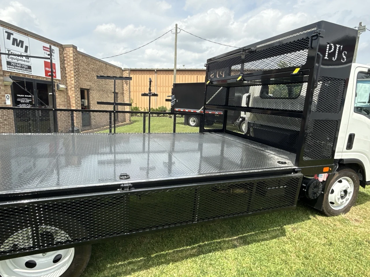 2026 Isuzu NPR in Norfolk, VA — photo 11