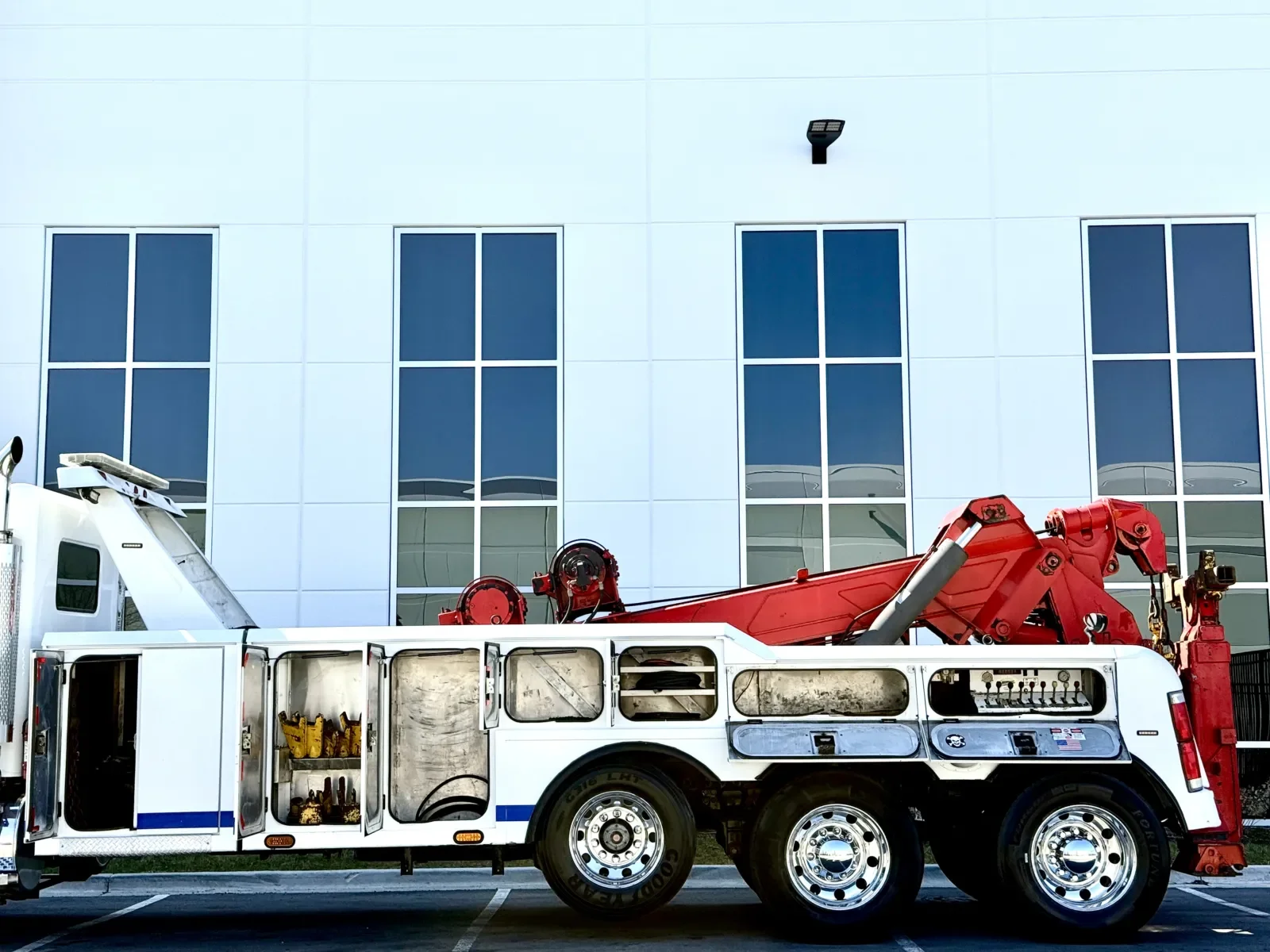 2011 Kenworth T800 - image 10