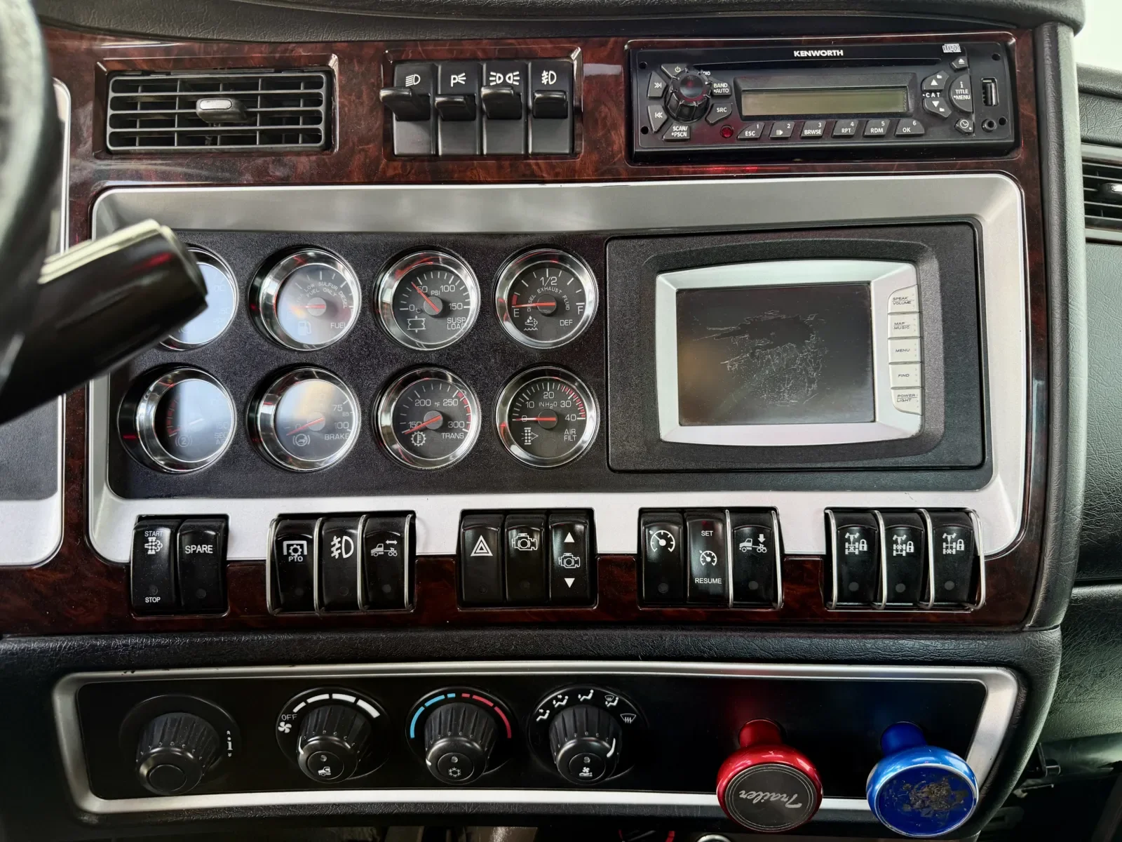 2011 Kenworth T800 - image 34