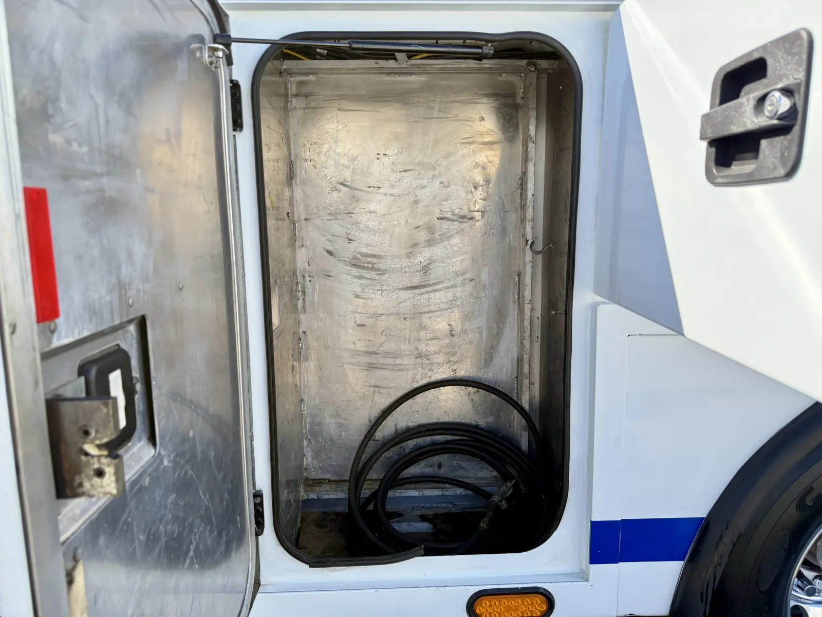 2011 Kenworth T800 - image 16