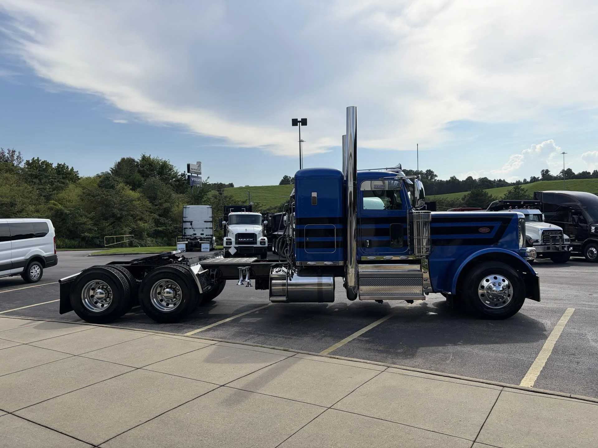 2024 Peterbilt 389 in Fultondale, AL — photo 4