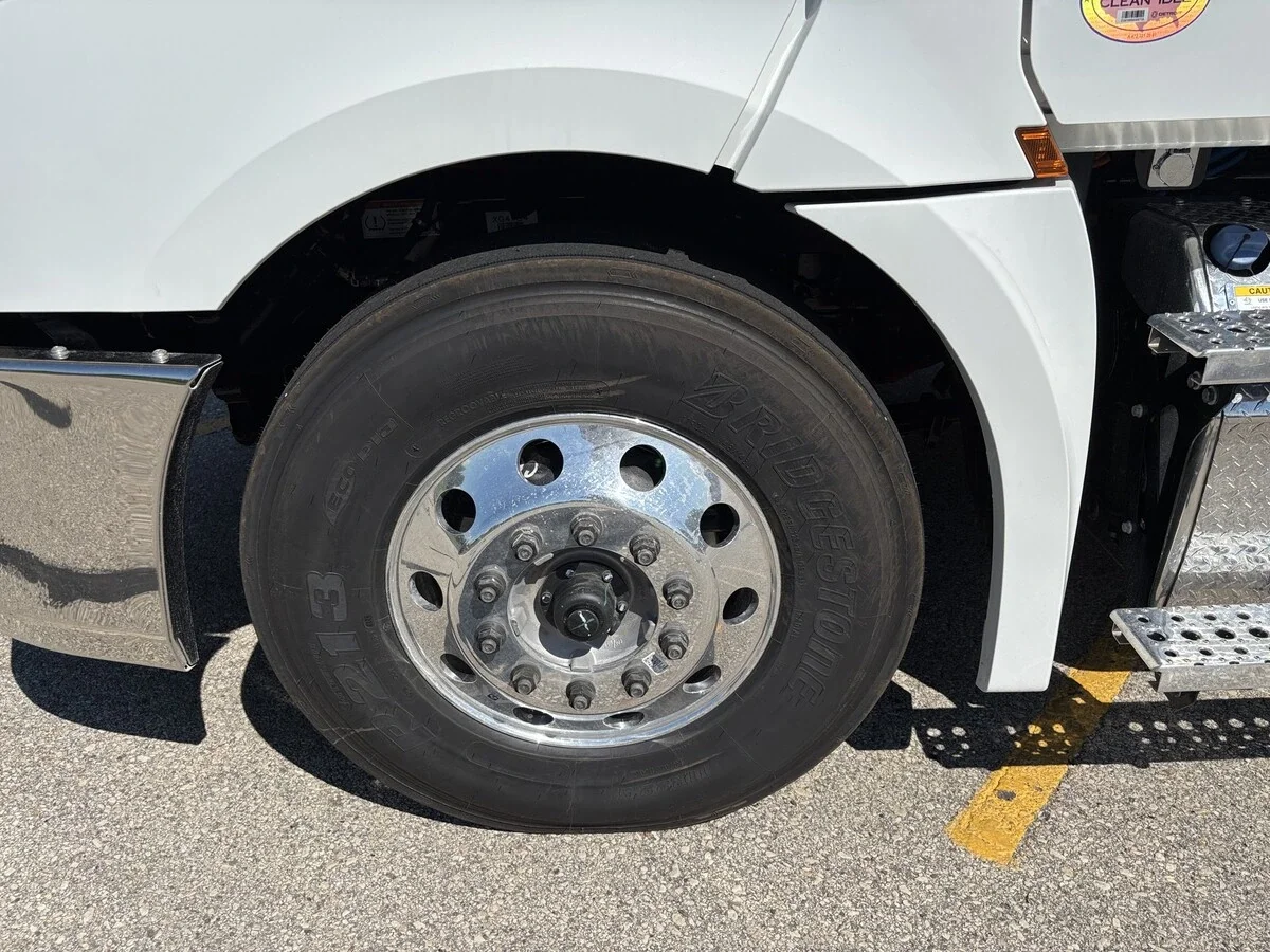 2027 Freightliner Cascadia — photo 12