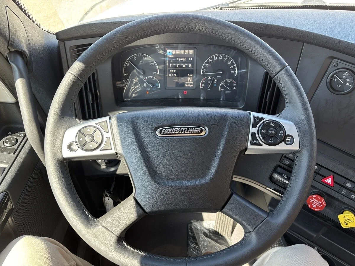 2027 Freightliner Cascadia — photo 14