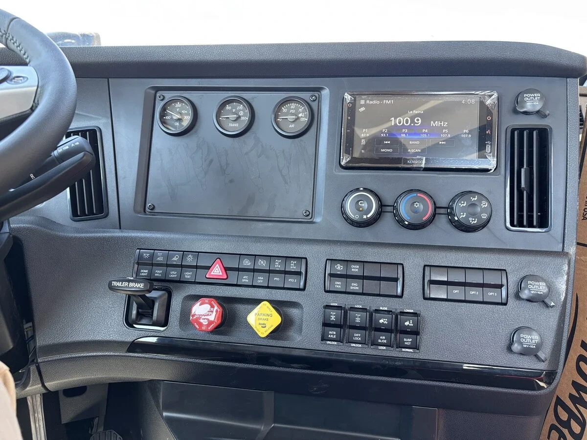 2027 Freightliner Cascadia — photo 15