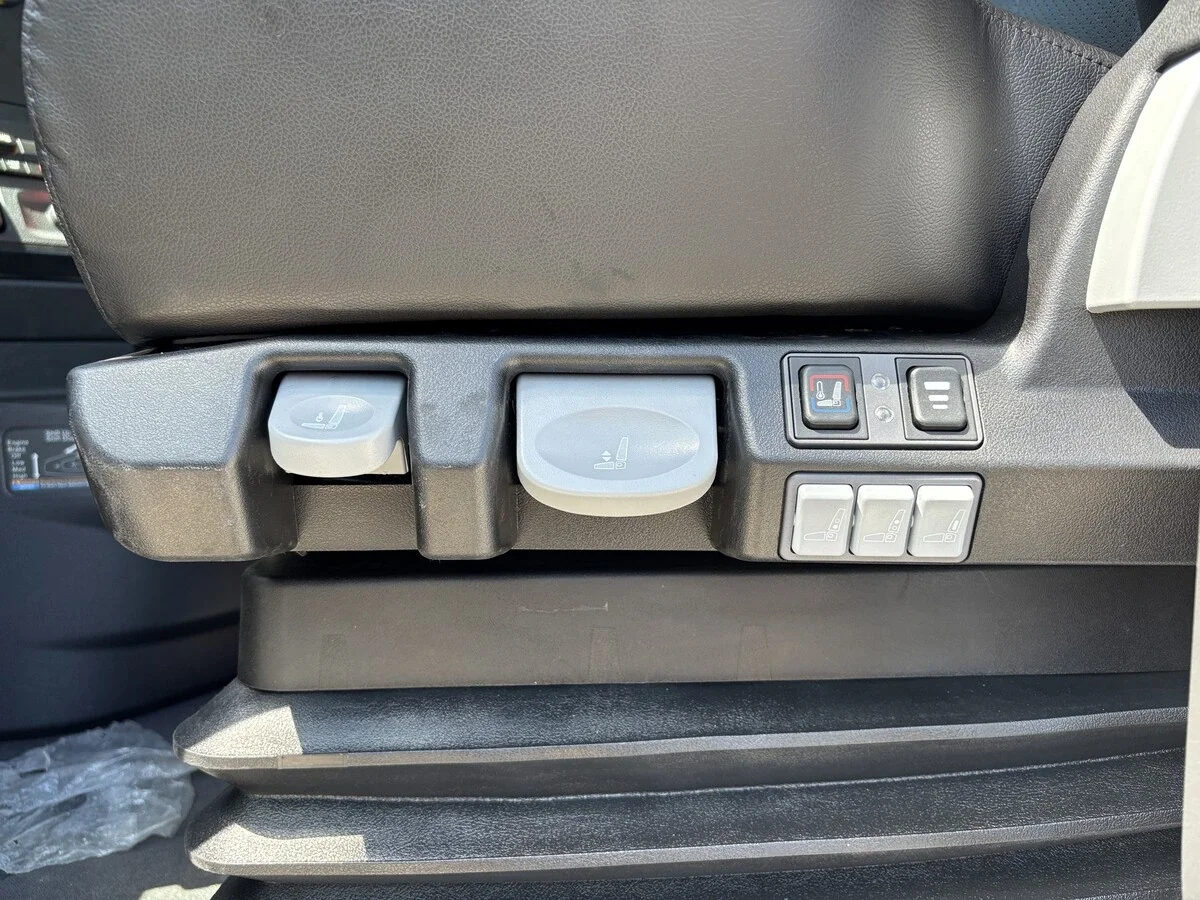 2027 Freightliner Cascadia — photo 17