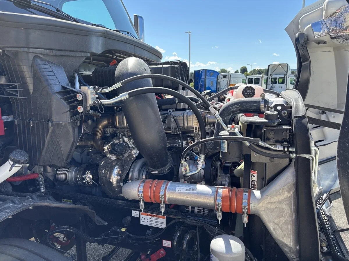 2027 Freightliner Cascadia — photo 19