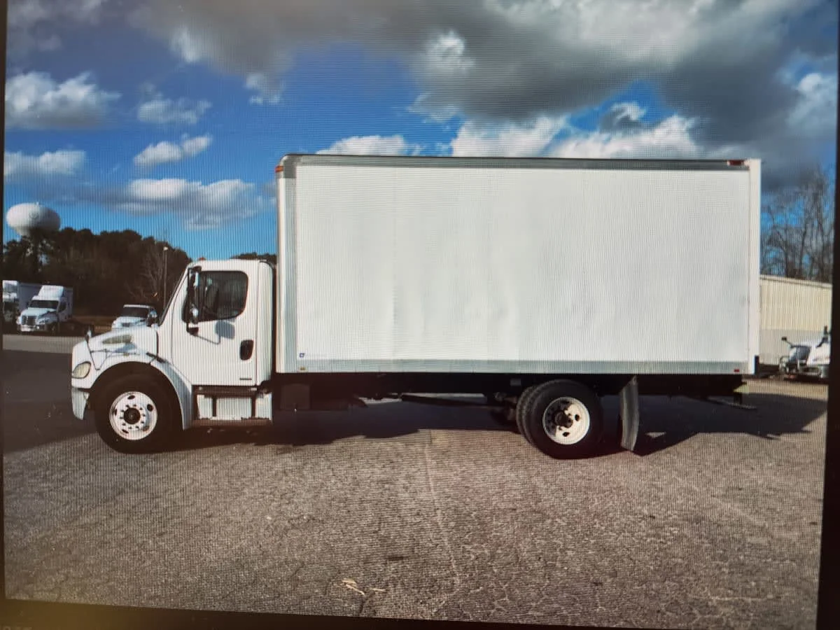 2007 Freightliner M2 106 - image 4