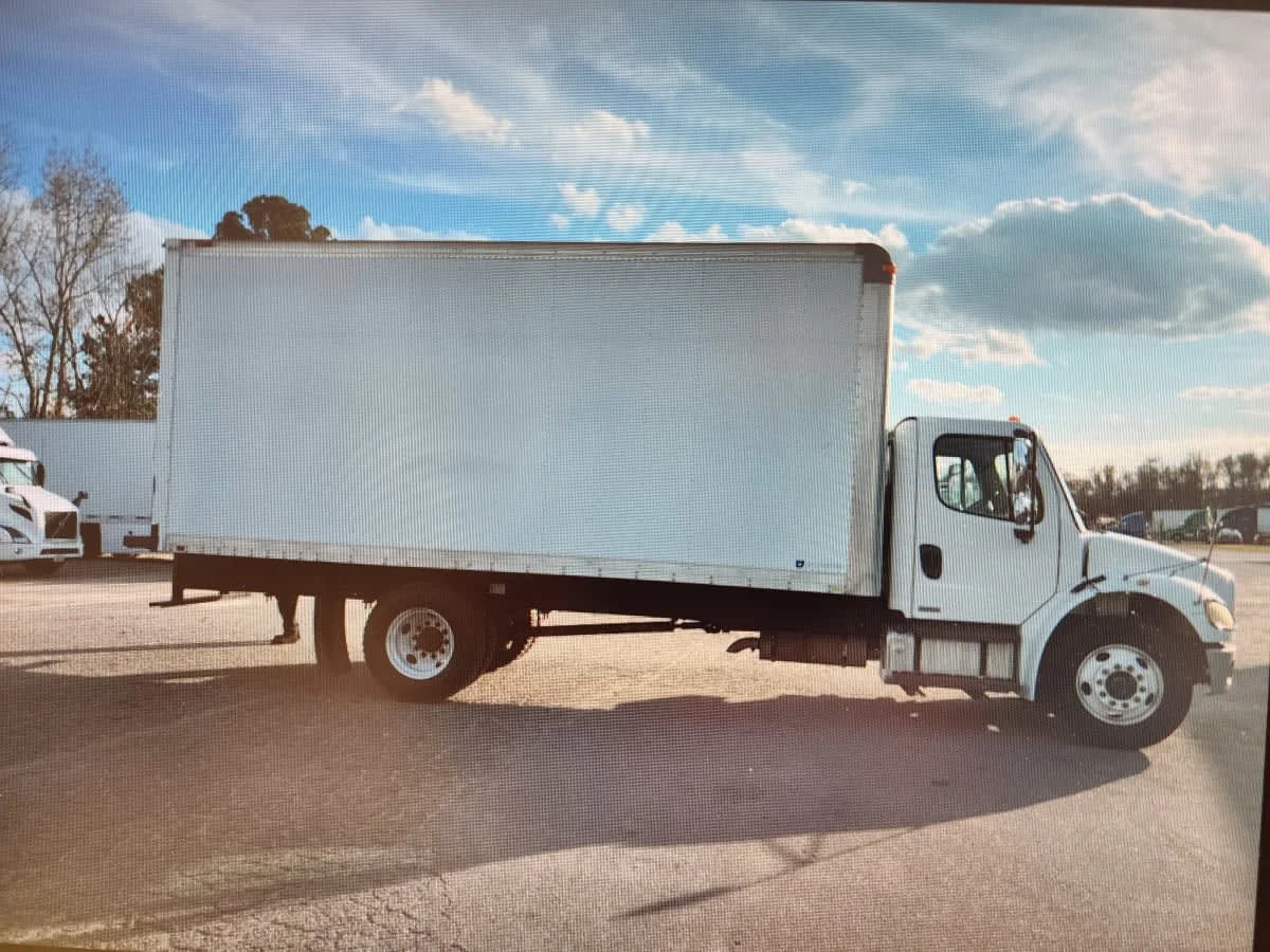 2007 Freightliner M2 106 - image 6