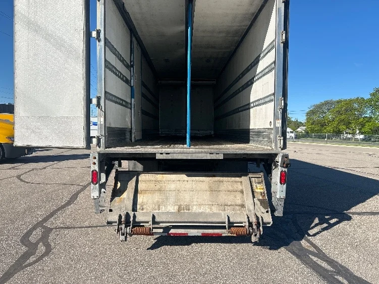 2018 Freightliner M2 106 - image 9