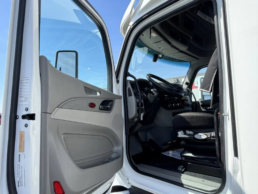 2021 Peterbilt 579 - image 11